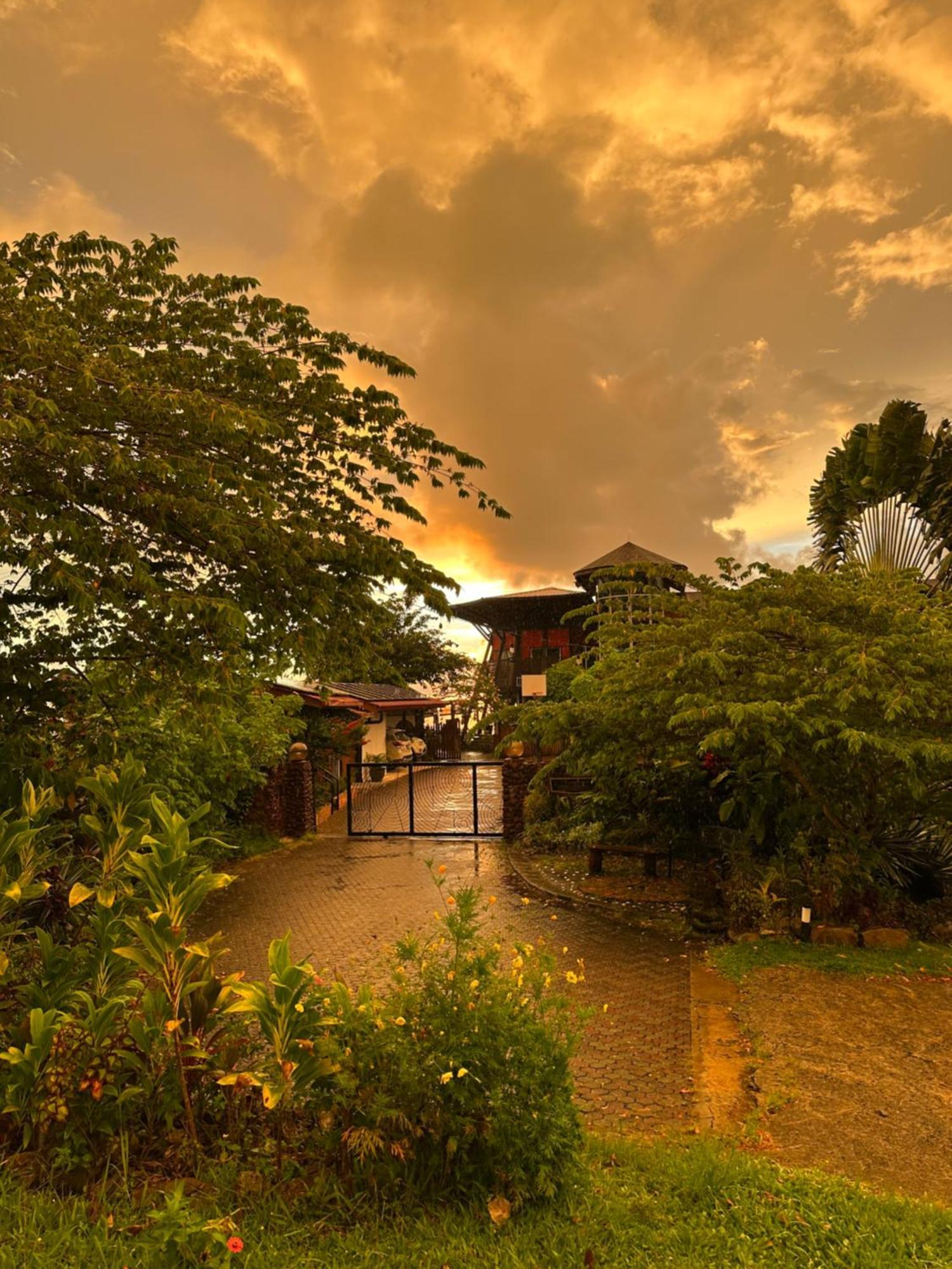 Sinurambi Cottage Rental Penampang Esterno foto